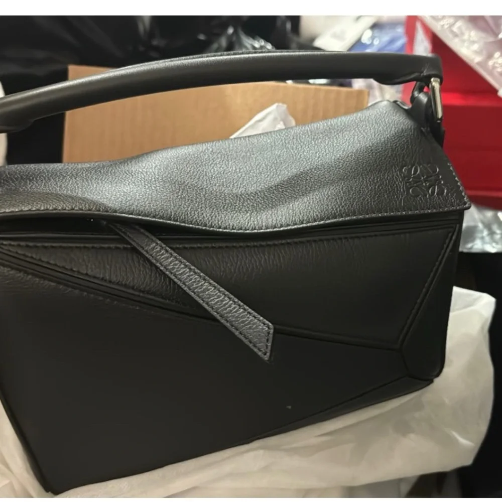 - LOEWE Large Puzzle Edge Leather Shoulder Bag - Picture 3 of 5